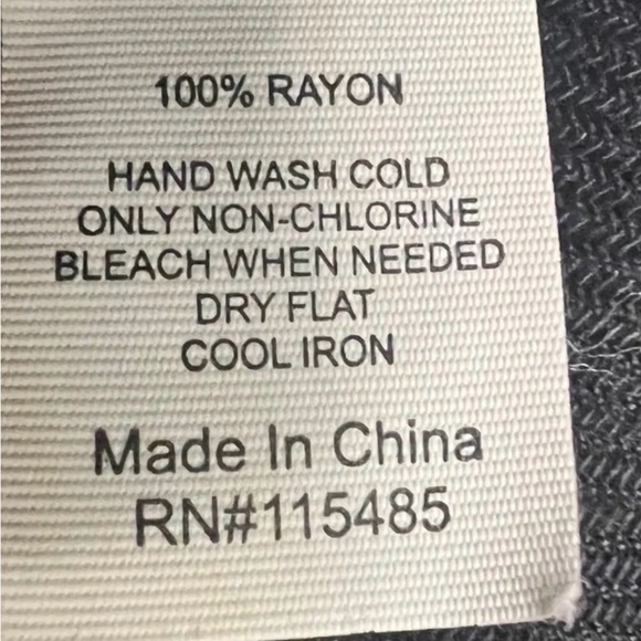 Geometric Patterned Scarf - Picture 4 of 4